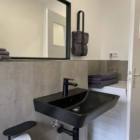 Home Apartments 아파트