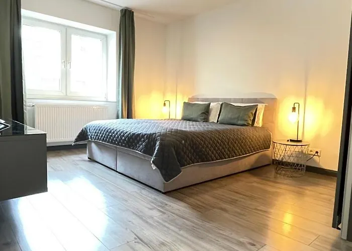 Home Apartments 公寓 *