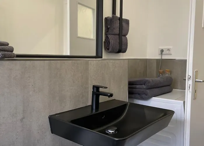 Home Apartments 公寓